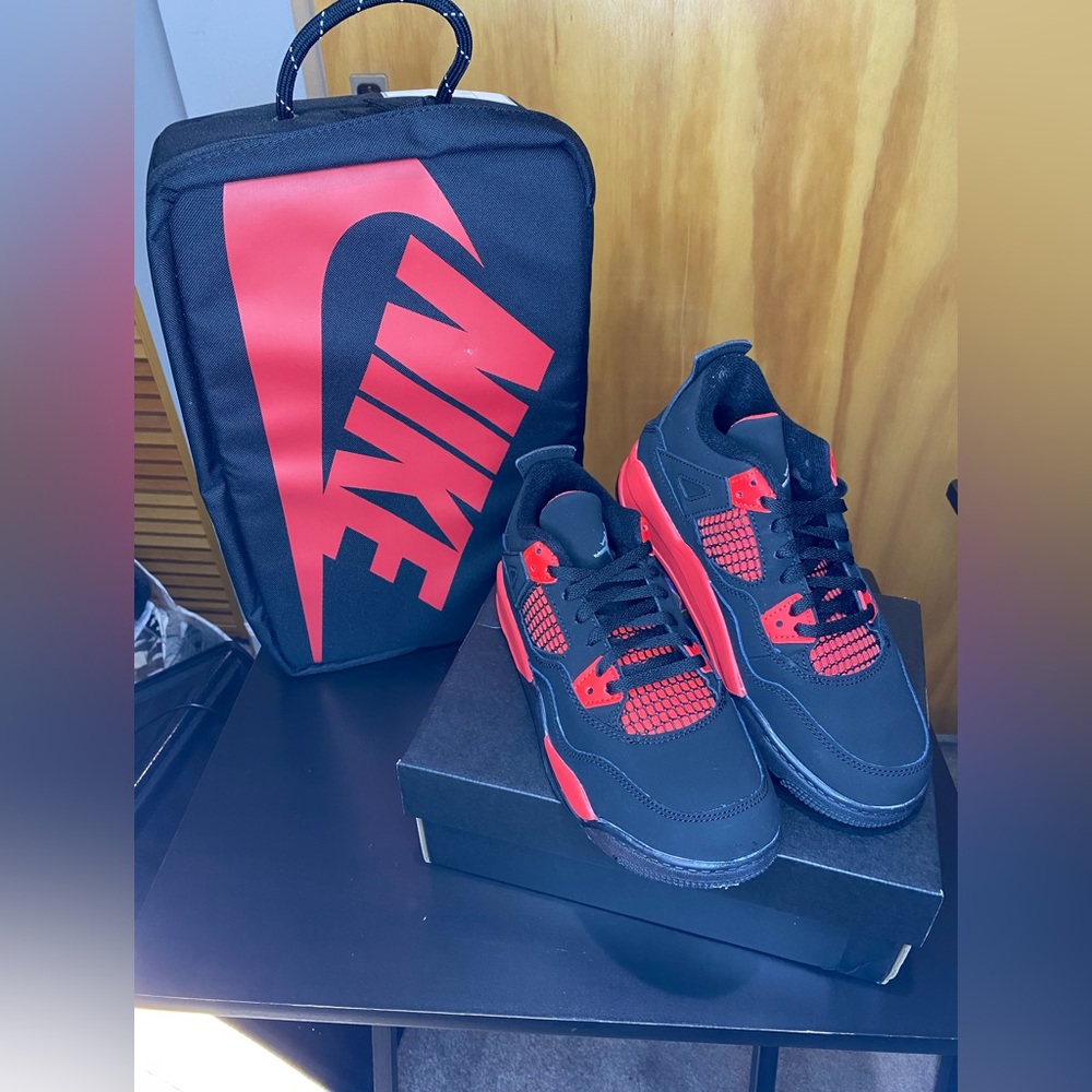 Nike Jordan 4 retro size 3Y $40
